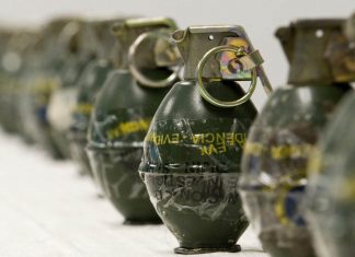 Χειροβομβίδα εντοπίστηκε έξω από την κατοικία εκδότη