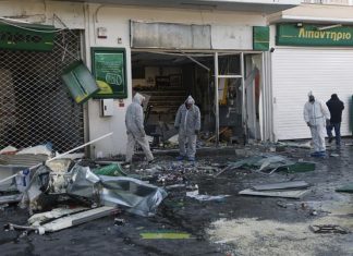 Έκρηξη σε πρατήριο υγρών καυσίμων στην Ανάβυσσο