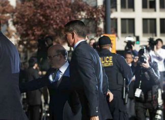 Σύλληψη Μάικλ Φλιν – Ενήργησε κατόπιν εντολών του Τραμπ;