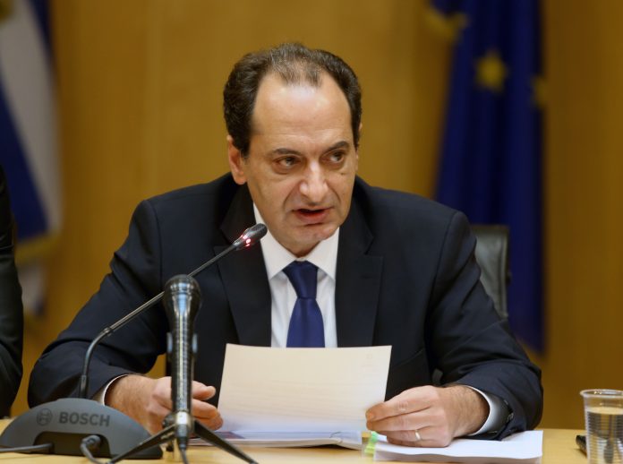 Ο Χρ. Σπίρτζης κατά του διοικητή της ΤτΕ