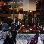 Διάχυτο το εορταστικό κλίματα στην αγορά