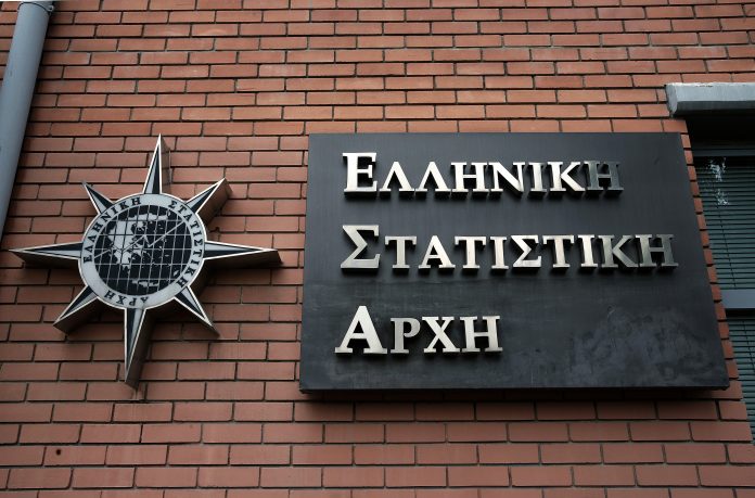ΕΛΣΤΑΤ: Μειώθηκαν οι κενές θέσεις εργασίας