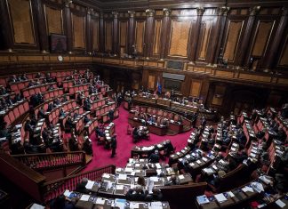 Ιταλία: Εγκρίθηκε ο προϋπολογισμός για το 2018