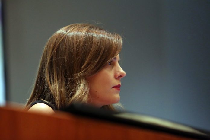 Έ. Αχτσιόγλου: Αύξηση κατώτατου μισθού το 2018 Έ. Αχτσιόγλου: Αύξηση κατώτατου μισθού το 2018