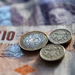 Ανατίμηση της στερλίνας μετά τη συμφωνία για το Brexit