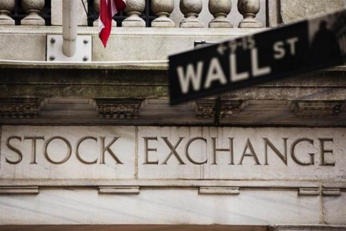 Πτώση στη Wall Street μετά την ομολογία Φλιν