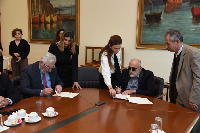 ΥΝΑΠ: Μνημόνιο συνεργασίας με το Πανεπιστήμιο Πειραιά υπέγραψε ο Παναγιώτης Κουρουμπλής