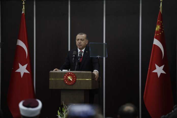 Ερντογάν: Πρέπει να κάνουν πολλά οι 4 βουλευτές μας