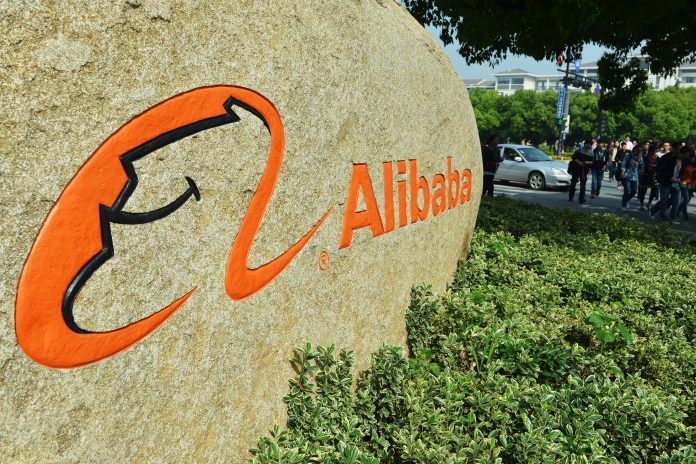 Alibaba: Έκλεισε 240.000 e-shops που πουλούσαν απομιμήσεις