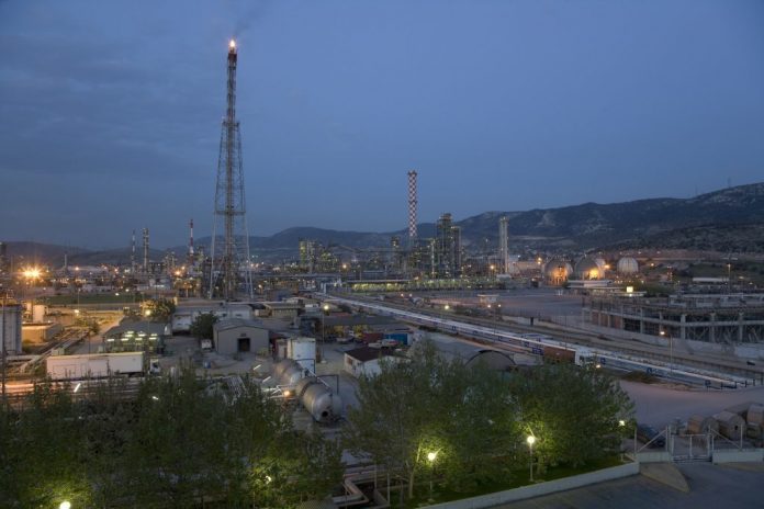 ΕΛΠΕ: Διάθεση πετρελαίου σε σχολεία και κοινωνικούς φορείς