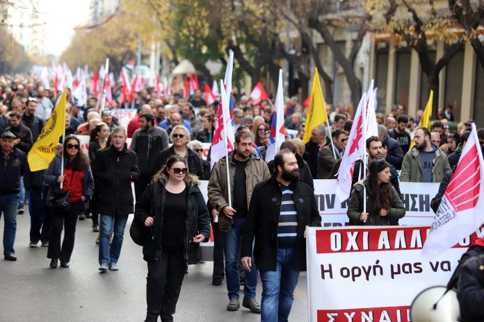 ΓΣΕΕ: «Η κυβέρνηση δείχνει πλήρη υποταγή στην τρόικα»