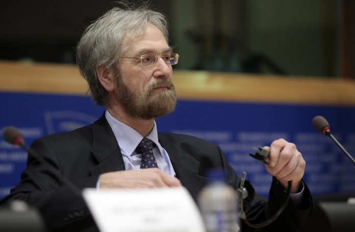 Π. Πράετ: Πότε θα σταματήσουν οι αγορές ομολόγων