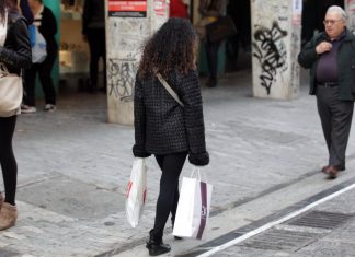 Ο τζίρος των καταστημάτων την Κυριακή