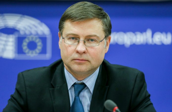 Β. Ντομπρόβσκις: Μειώθηκαν τα NPLs στην Κύπρο
