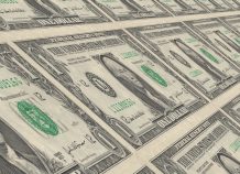 Στα 1,2045 δολάρια η ισοτιμία ευρώ/δολαρίου Στα 1,2045 δολάρια η ισοτιμία ευρώ/δολαρίου