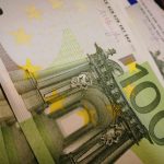 Στα 1,2277 δολάρια η ισοτιμία ευρώ/δολαρίου Στα 1,2277 δολάρια η ισοτιμία ευρώ/δολαρίου