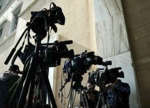 Άρχισε η αποσφράγιση των φακέλων για τις τηλεοπτικές άδειες Άρχισε η αποσφράγιση των φακέλων για τις τηλεοπτικές άδειες