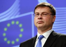 Β. Ντομπρόβσκις: Η Ευρωπαϊκή Επιτροπή στηρίζει τους Έλληνες Β. Ντομπρόβσκις: Η Ευρωπαϊκή Επιτροπή στηρίζει τους Έλληνες