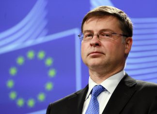 Β. Ντομπρόβσκις: Η Ευρωπαϊκή Επιτροπή στηρίζει τους Έλληνες