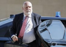 Τόμας Βίζερ: Αφελείς προβλέψεις για έσοδα 50 δισ. από αποκρατικοποιήσεις Τόμας Βίζερ: Αφελείς προβλέψεις για έσοδα 50 δισ. από αποκρατικοποιήσεις