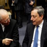 Ο Ντράγκι συνδέει πλειστηριασμούς με ρύθμιση δανείων