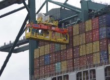 Αύξηση 6,4% στη διακίνηση containers από το ΣΕΜΠΟ Πειραιά το 2017