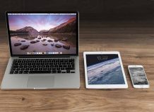 Apple: Πουλάει λιγότερα iPhones, αλλά κάνει ρεκόρ κερδών Apple: Πουλάει λιγότερα iPhones, αλλά κάνει ρεκόρ κερδών