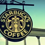 Στο προσωπικό της επενδύει η Starbucks