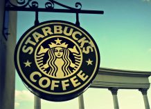 Στο προσωπικό της επενδύει η Starbucks Στο προσωπικό της επενδύει η Starbucks