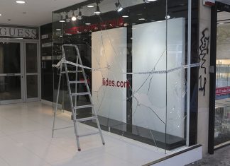 ΓΣΕΒΕΕ: Οι ζημιές στα καταστήματα της Ερμού να αποκατασταθούν