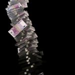 Στα 1,2348 δολάρια η ισοτιμία ευρώ/δολαρίου Στα 1,2348 δολάρια η ισοτιμία ευρώ/δολαρίου