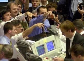 Μαζικές πωλήσεις μετοχών στην Ευρώπη