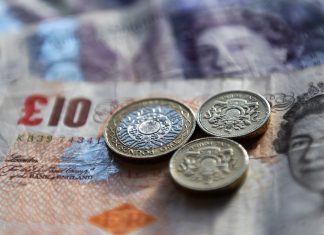 Πώς επηρεάστηκε η στερλίνα μετά τις δηλώσεις του Μ. Μπαρνιέ