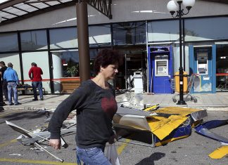 Δύο νέα «χτυπήματα» σε ΑΤΜ τα ξημερώματα, σε Σαρωνίδα και Ίλιον