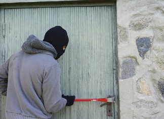 Ηλικιωμένος πυροβόλησε και τραυμάτισε τους ληστές του στη Γλυφάδα