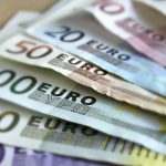 Ποιοι ασφαλισμένοι δικαιούνται έκπτωση 50% στις εισφορές τους;