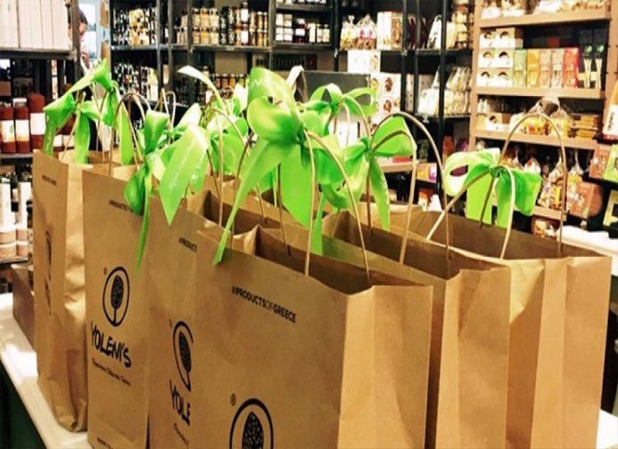 Άνοιγμα της Yoleni's στην Αμερική