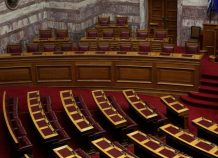 Κατατέθηκε η τροπολογία για τη 13η σύνταξη Στην Ολομέλεια το νομοσχέδιο για τις 120 δόσεις