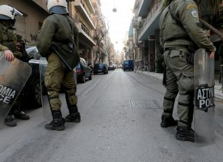 Αστυνομική επιχείρηση σε υπό κατάληψη κτίρια