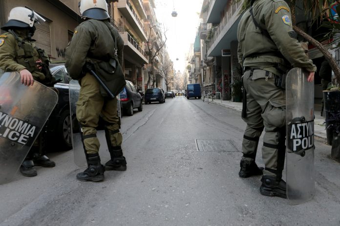 Αστυνομική επιχείρηση σε υπό κατάληψη κτίρια