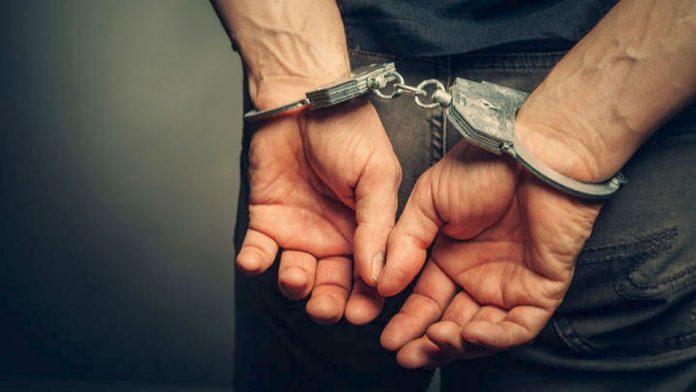 Συλλήψεις και κατ΄ οίκον έρευνες από την Αντιτρομοκρατική