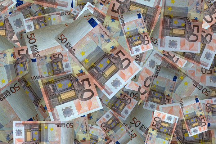 Υποχωρούν οι αποδόσεις των ελληνικών ομολόγων