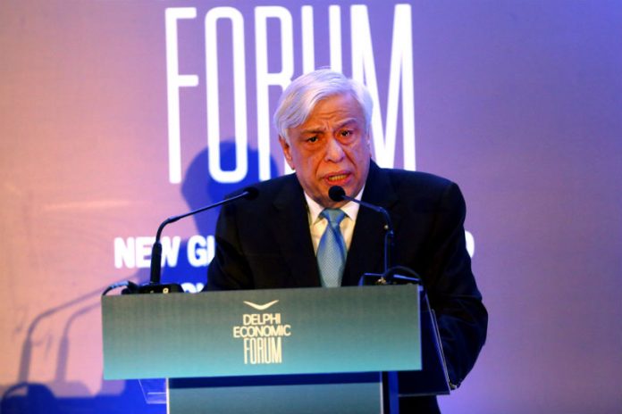 Πρ. Παυλόπουλος. Το χρέος είναι ο «εχθρός» της Ευρωζώνης Πρ. Παυλόπουλος. Το χρέος είναι ο «εχθρός» της Ευρωζώνης