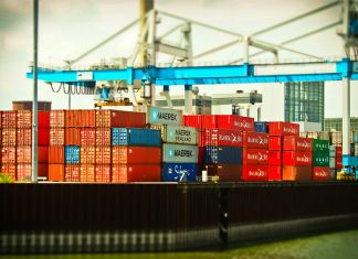 Navios Containers: Προβαίνει σε αγορά μεταχειρισμένου πλοίου