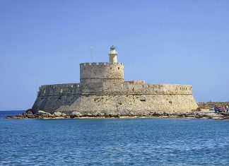 Ρόδος: Αυστριακοί οι πρώτοι τουρίστες που έφτασαν στο νησί Ρόδος: Αυστριακοί οι πρώτοι τουρίστες που έφτασαν στο νησί
