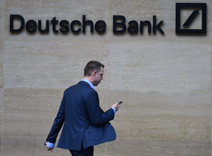 DW: Αλλαγή σκυτάλης στην Deutsche Bank DW: Αλλαγή σκυτάλης στην Deutsche Bank
