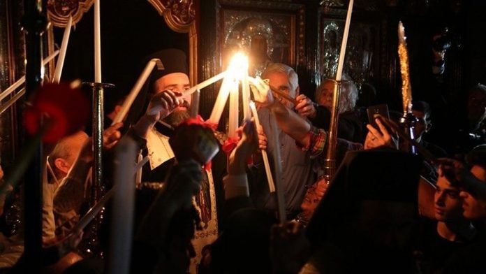 Το Άγιο Φως σε όλη την Ελλάδα