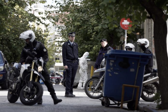 Επίθεση από κουκουλοφόρους στο Διοικητικό Πρωτοδικείο