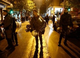 Επίθεση με μολότοφ εναντίον αστυνομικών στα Εξάρχεια