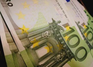 Yποχωρούν οι αποδόσεις των ελληνικών ομολόγων